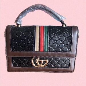 🩷Valentine Special!!🩷
Chic Black and Brown Quilted Crossbody Bag